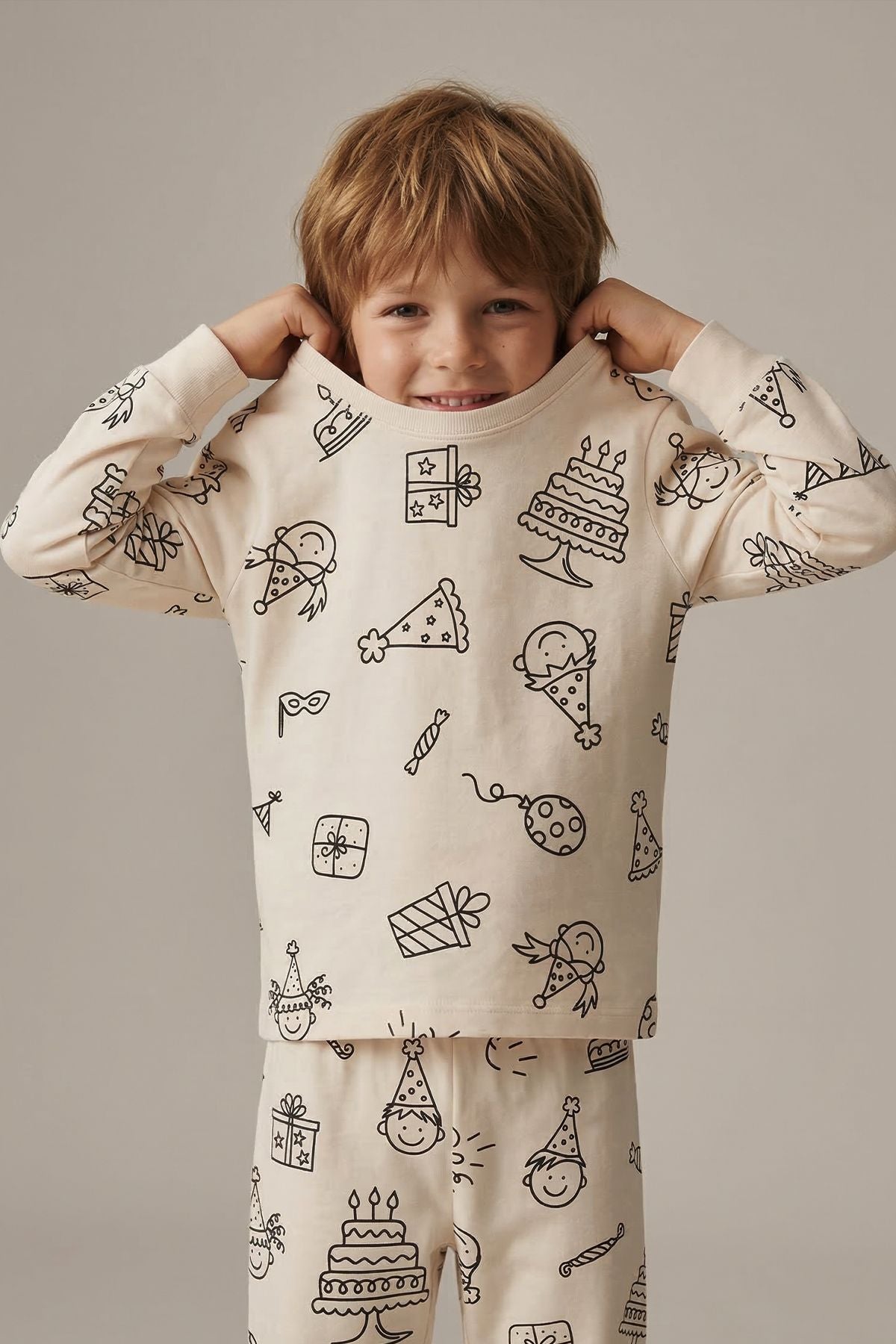Boyanabilir Doğum Günü Temalı Çocuk Pijama Takımı – Yıkanabilir 24-Lü Kalem Hediyeli