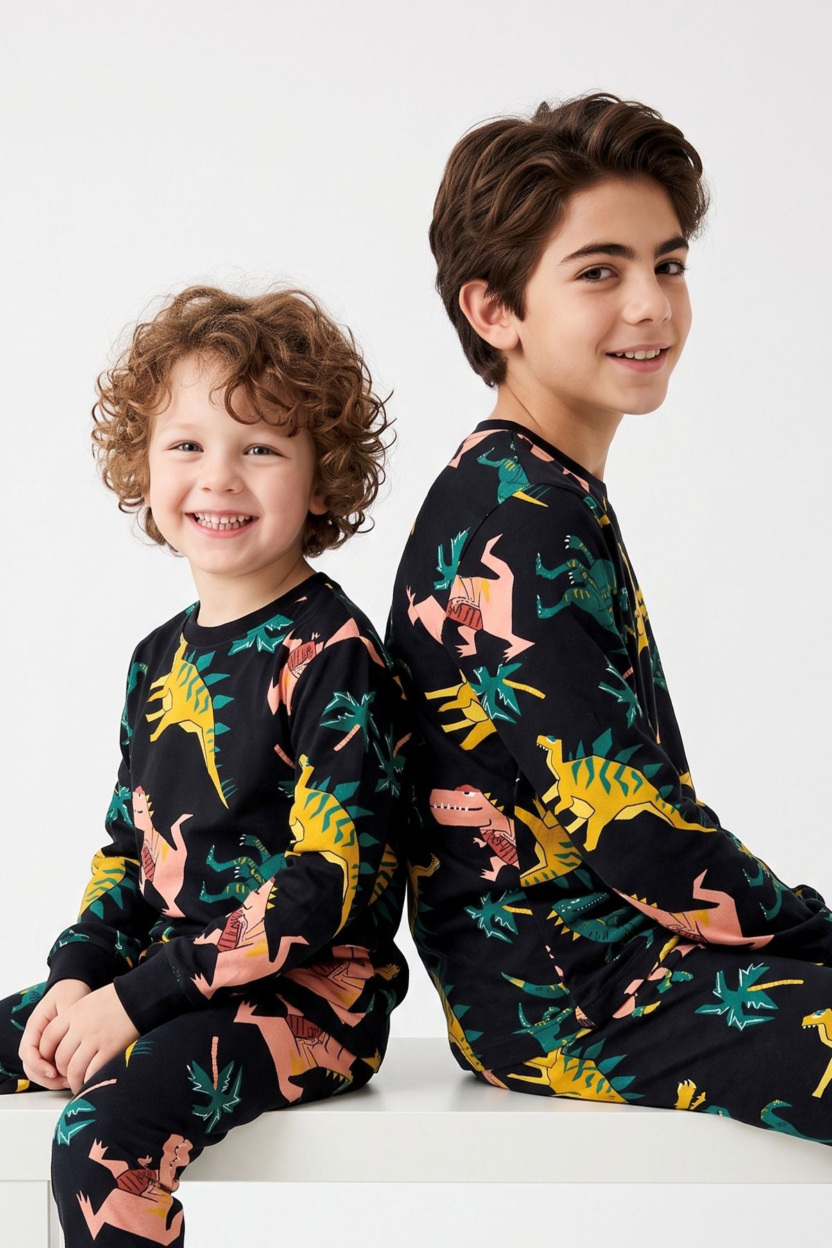 Dinozor Desenli Siyah Uzun Kollu Erkek Çocuk Pijama Takımı