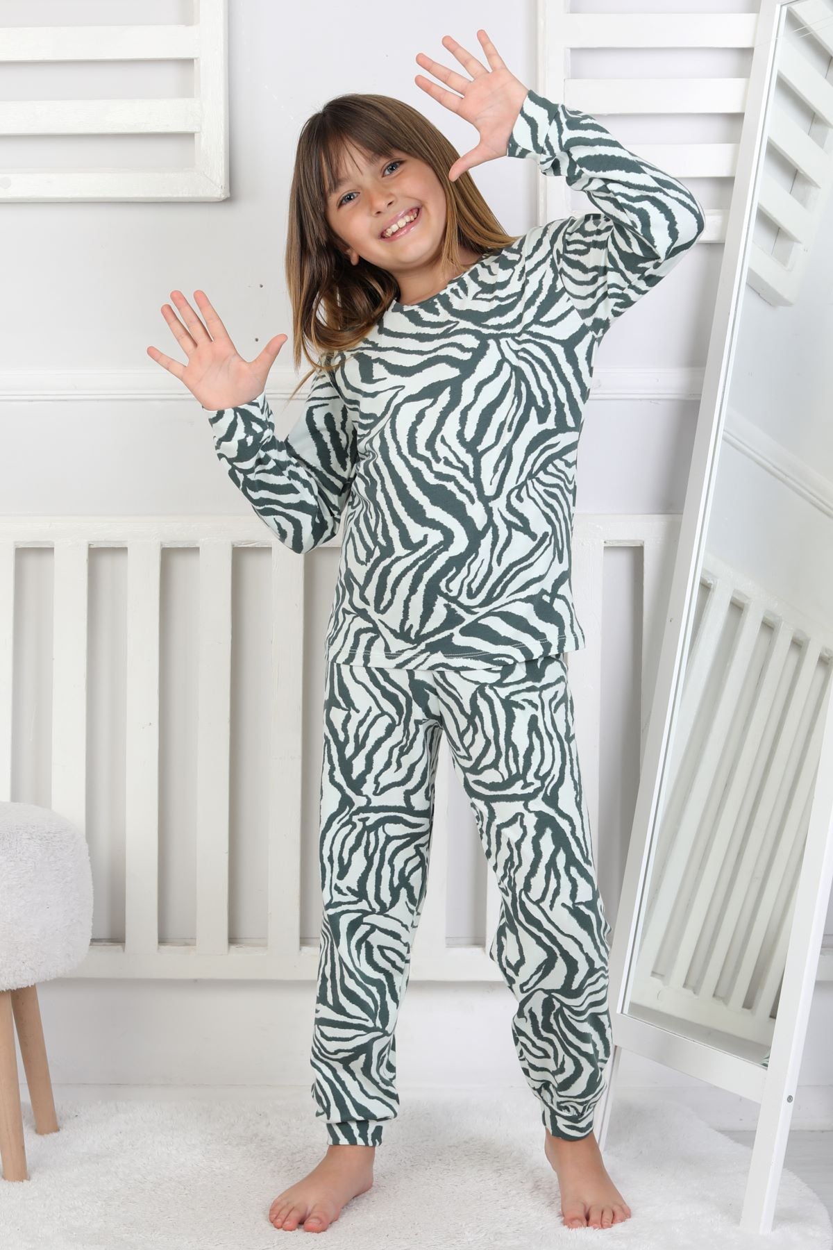 Kaplan Desenli Kız Çocuk Pijama Takımı