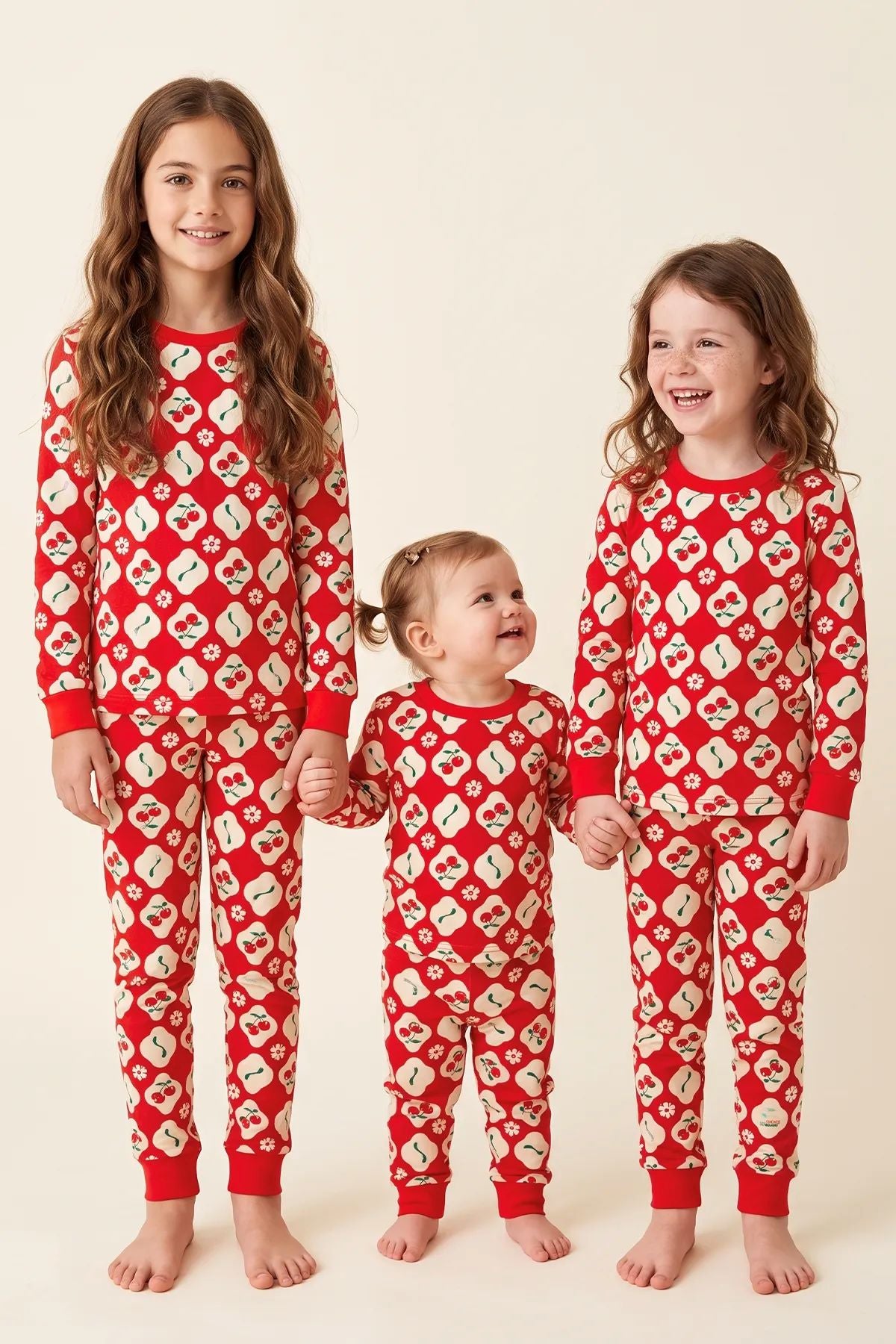 Kız Çocuk Kiraz ve Papatya Desenli Kırmızı Uzun Kollu Alt Üst Pijama Takımı