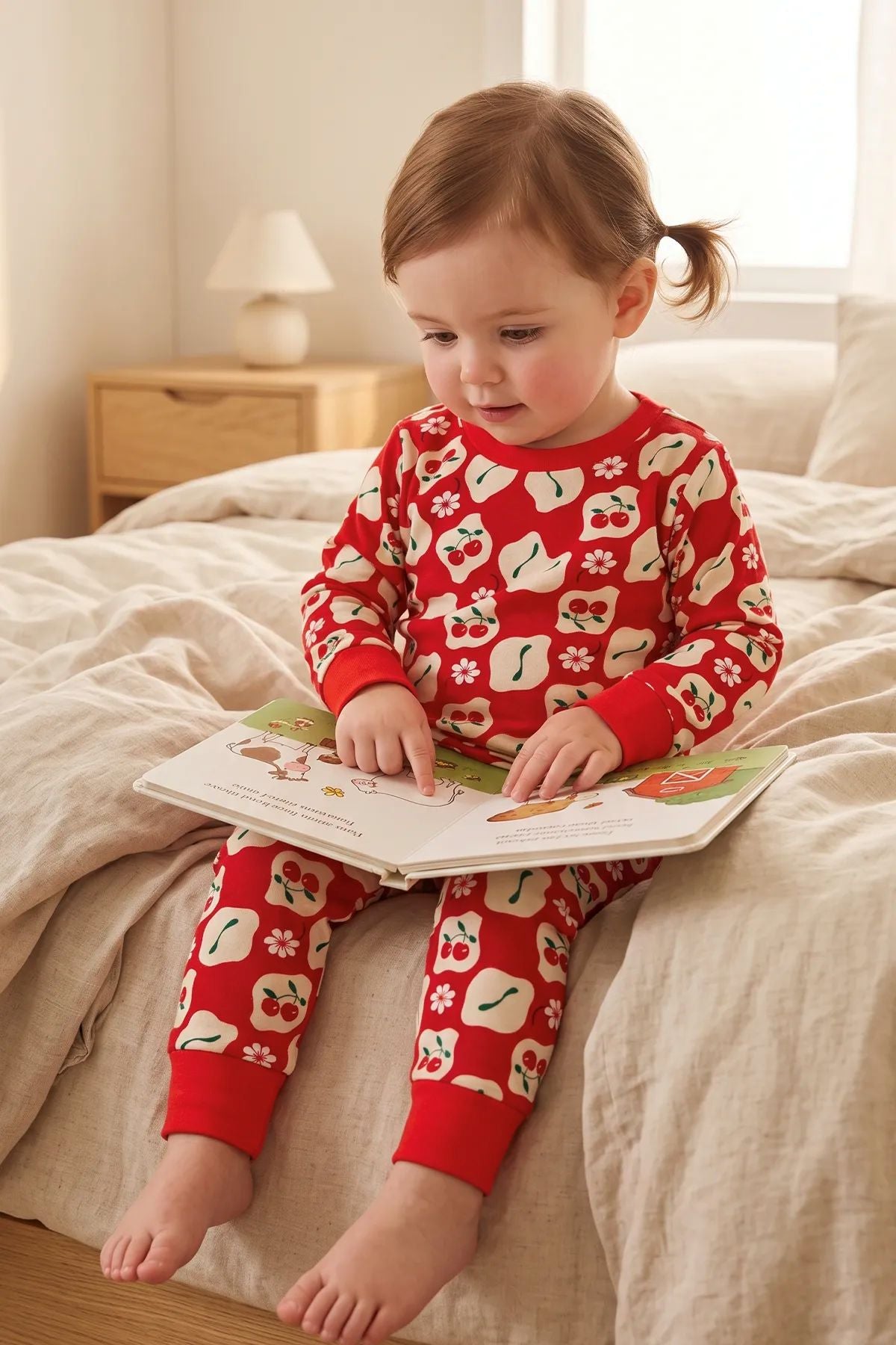 Kız Çocuk Kiraz ve Papatya Desenli Kırmızı Uzun Kollu Alt Üst Pijama Takımı