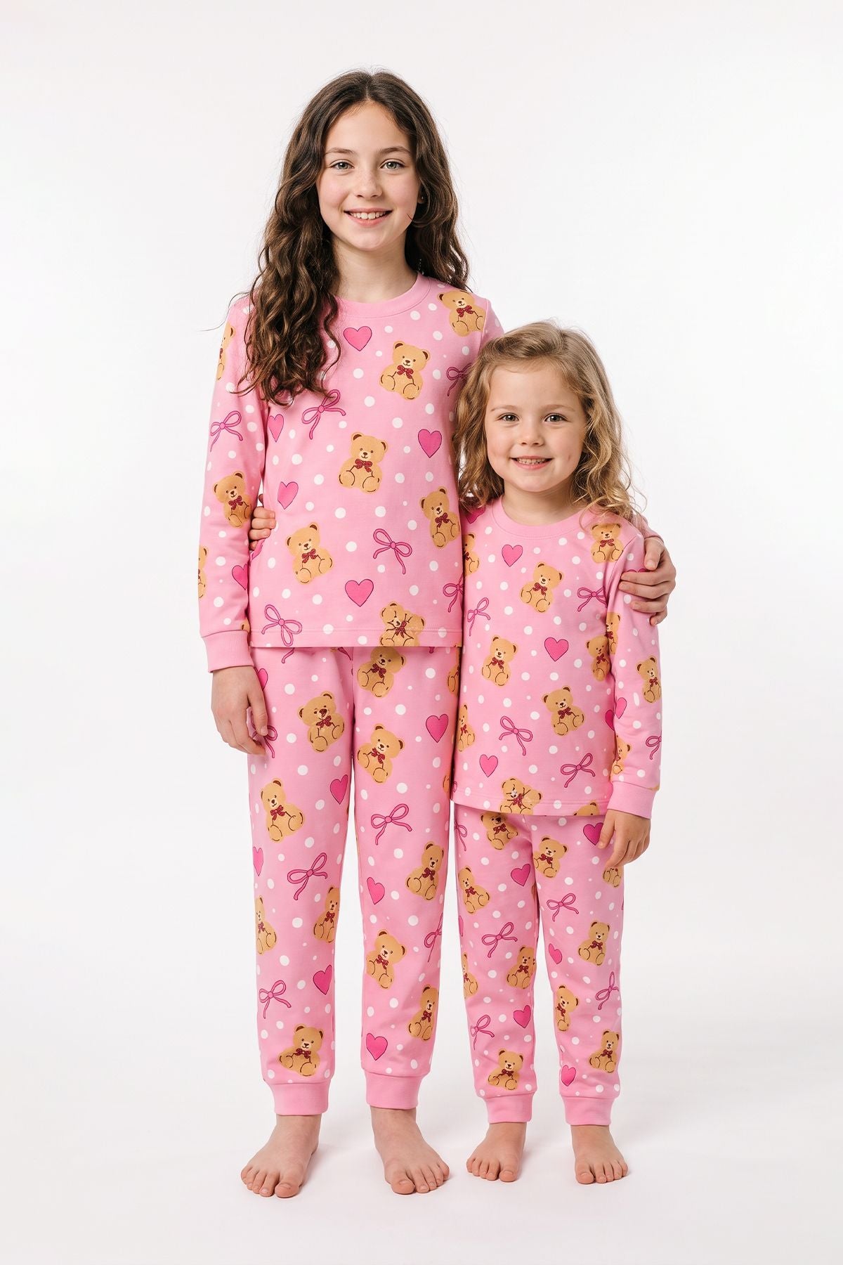 Kız Çocuk Sevimli Ayıcık, Kalp ve Fiyonk Desenli Pembe Uzun Kollu Pijama Takımı