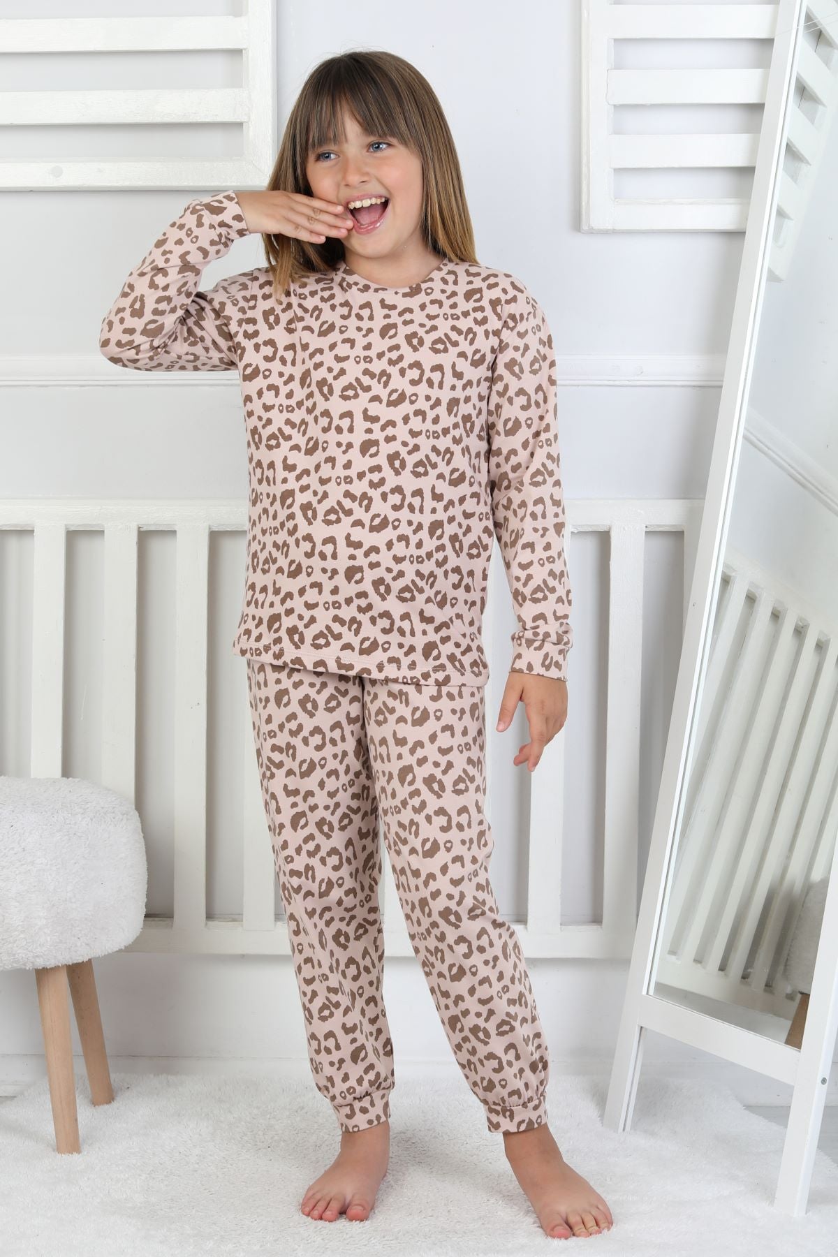 Minik Uyku Avcısı - Vahşi Rahatlık Serisi Leopar Desenli Kız Çocuk Pijama Takımı