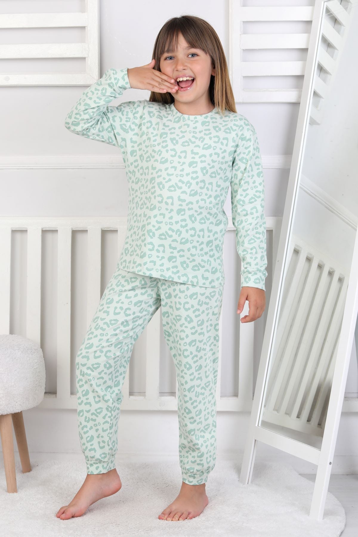 Minik Uyku Avcısı - Vahşi Rahatlık Serisi Leopar Desenli Kız Çocuk Pijama Takımı