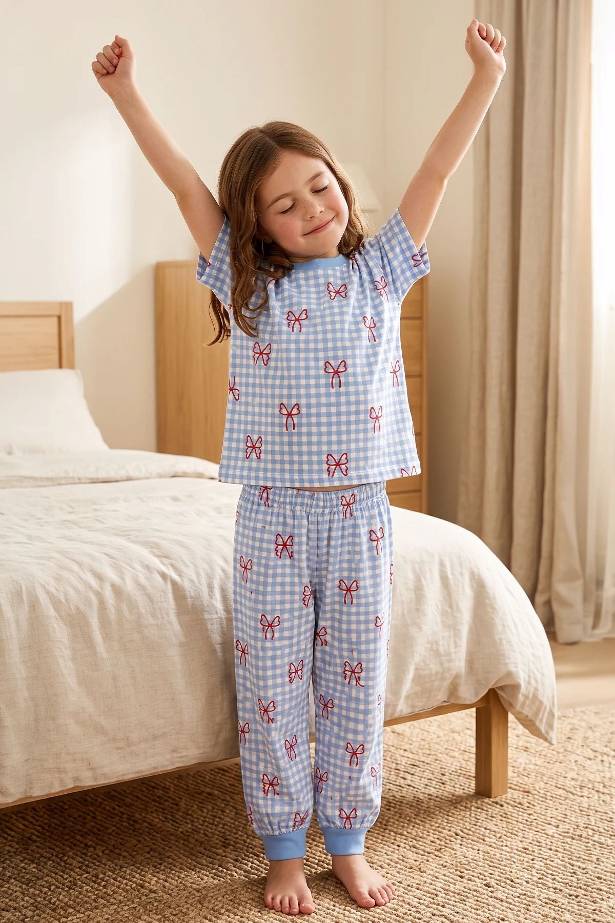 Kız Çocuk Pötikare Desenli Mavi Beyaz Renk Fiyonklu Kısa Kol %100 Pamuk Pijama Takımı