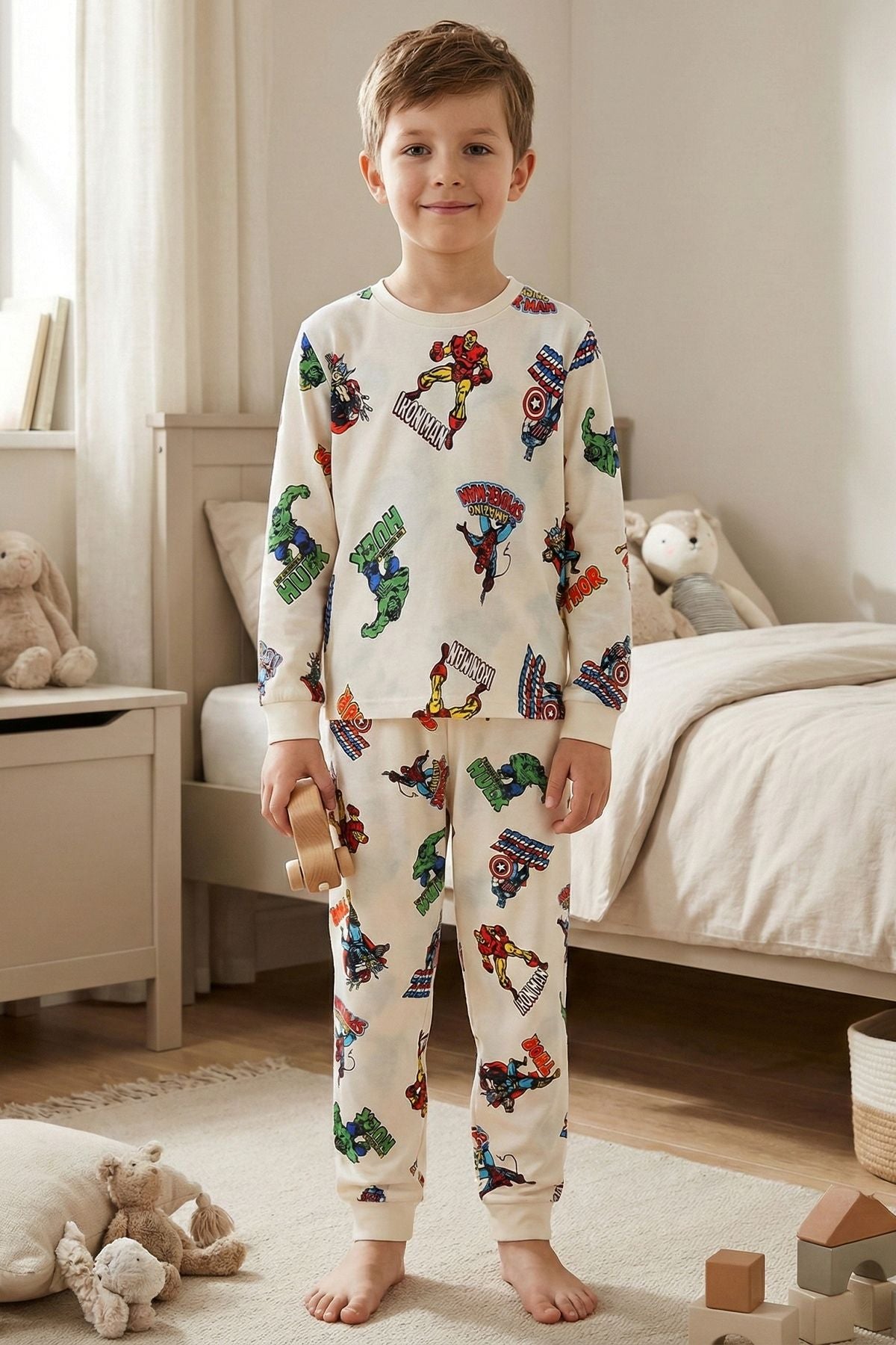 Süper Kahramanlar Desenli %100 Pamuk Beyaz Erkek Çocuk Pijama Takımı