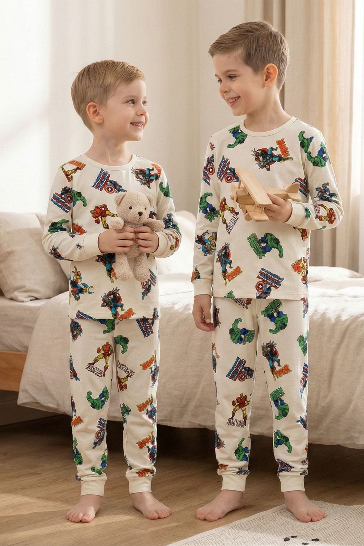 Süper Kahramanlar Desenli %100 Pamuk Beyaz Erkek Çocuk Pijama Takımı