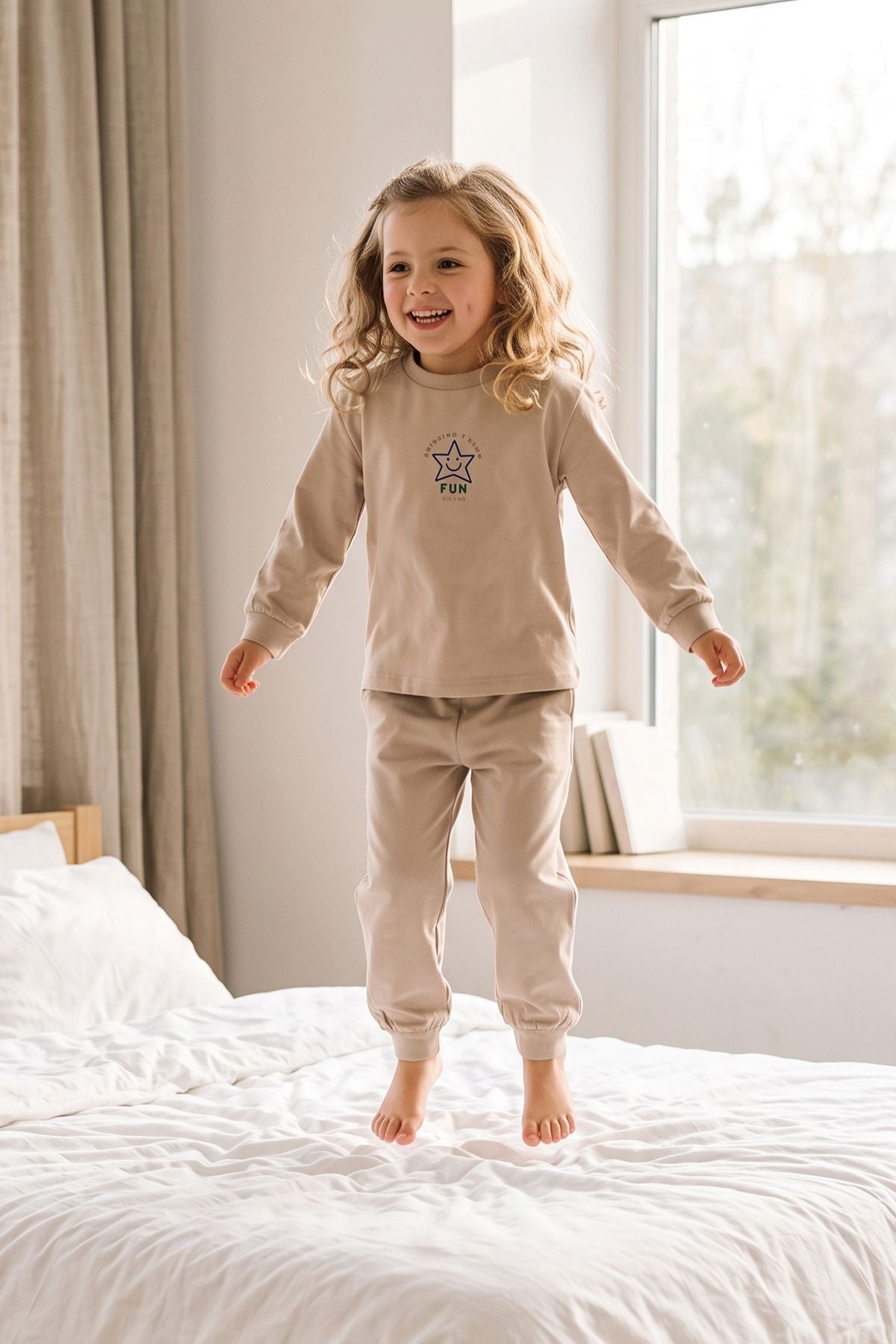 Uzun Kollu Bej Renk Yıldız Baskılı Unisex Çocuk Pijama Takımı