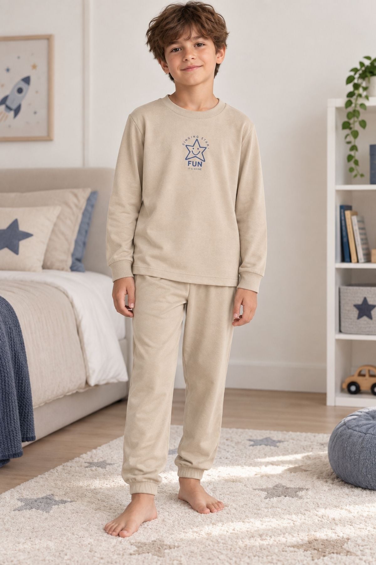 Uzun Kollu Bej Renk Yıldız Baskılı Unisex Çocuk Pijama Takımı