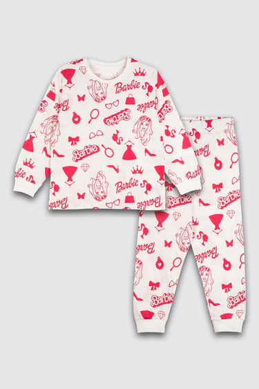 Barbie temalı pijama takımı şık ve rahat tasarımıyla çocuklar için ideal uyku kıyafeti seçeneği sunar.