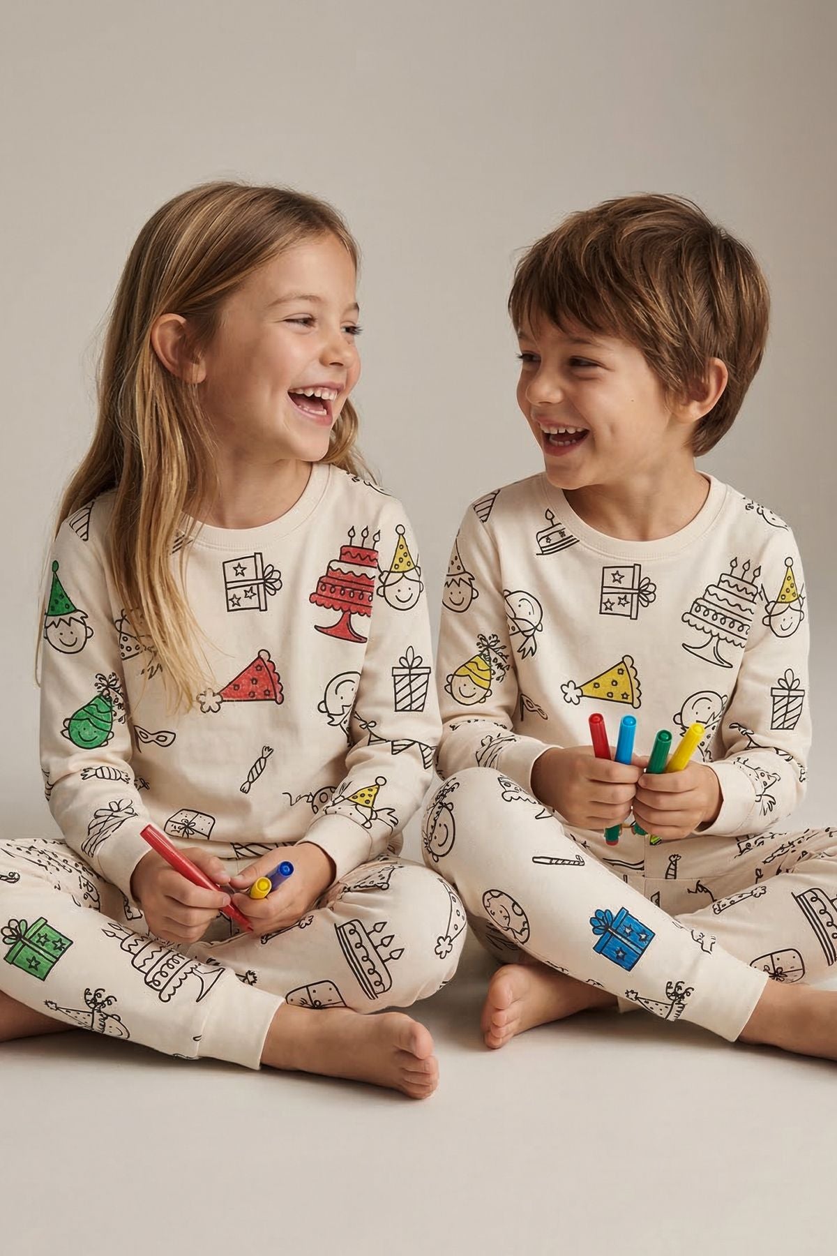 Boyanabilir Doğum Günü Temalı Çocuk Pijama Takımı – Yıkanabilir 6-Lı Kalem Hediyeli