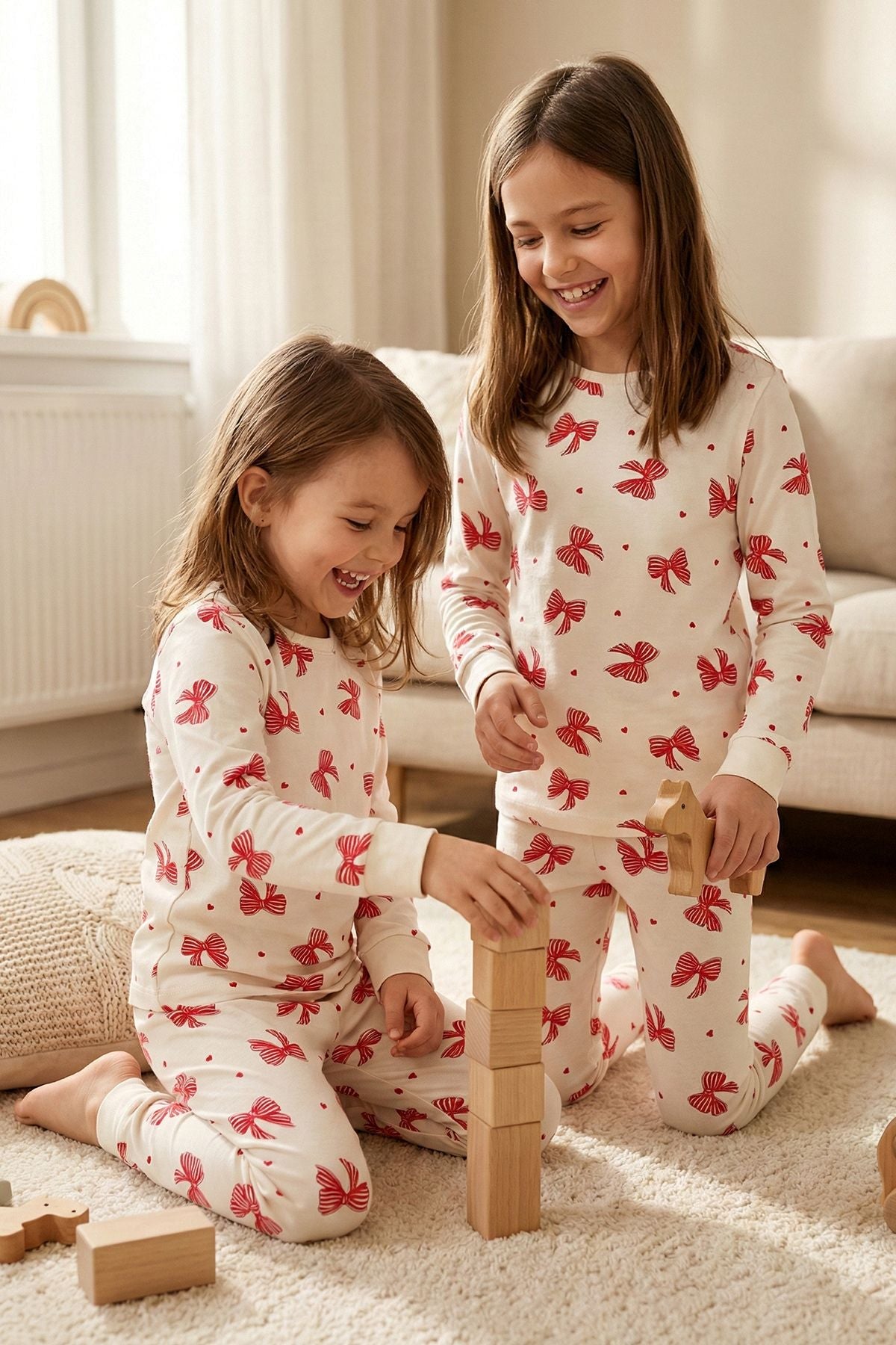 Ekru Renk Kırmızı Fiyonk Baskılı Kız Çocuk Pijama Takımı