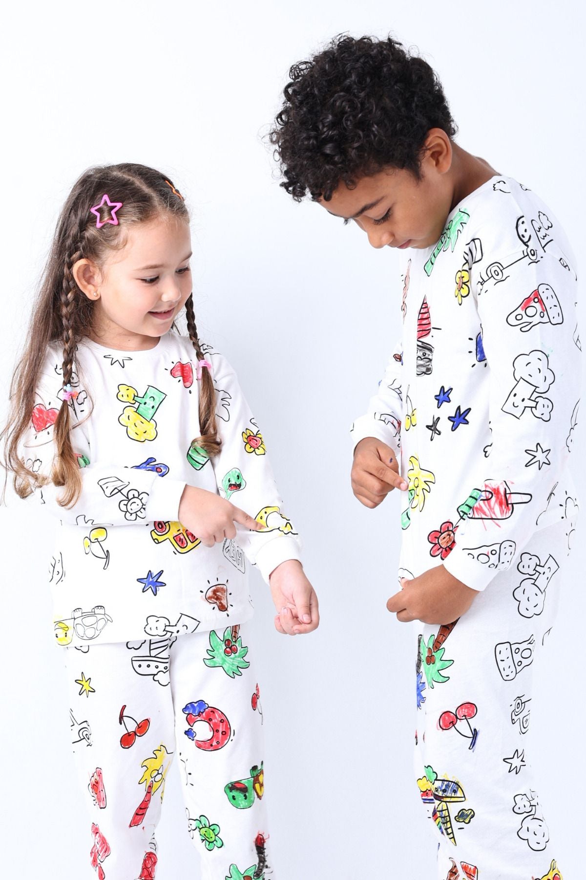 En Sevimli Figürleri Özel Kalemi ile BOYANABİLİR Çocuk Pijama Takımı (Yıkama Sonrası Leke Bırakmaz)