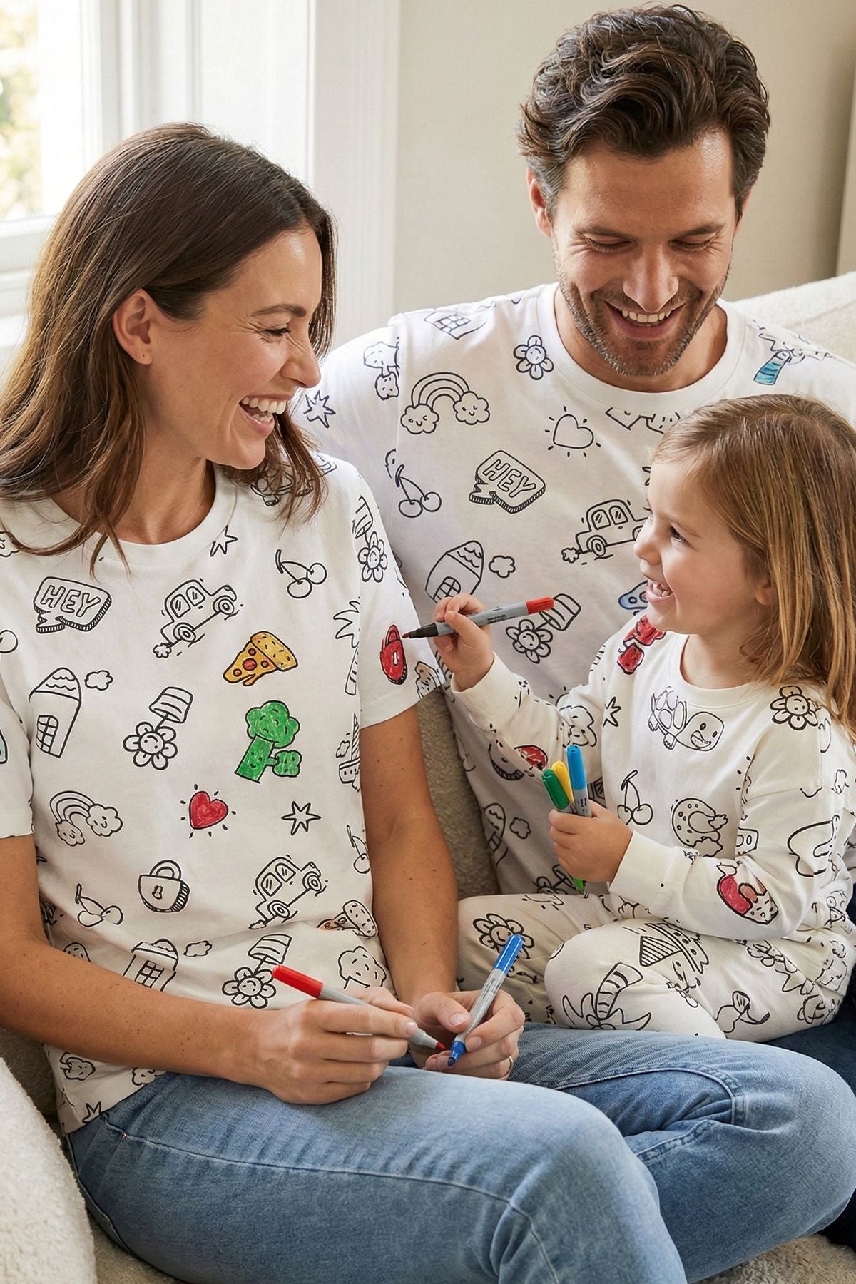 En Sevimli Figürleri Özel Kalemi ile BOYANABİLİR Yetişkin T-Shirt (Yıkama Sonrası Leke Bırakmaz)