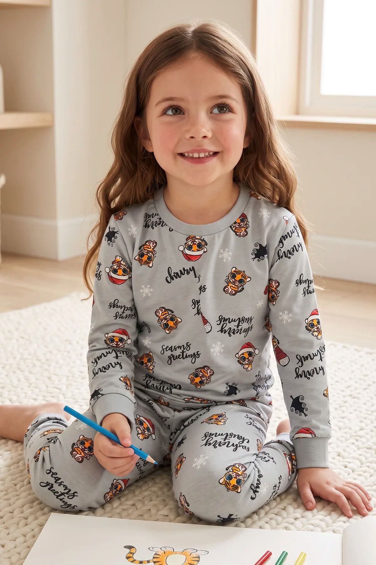 Kız Çocuk Yılbaşı Temalı Tiger Desenli Uzun Kollu Pijama Takımı