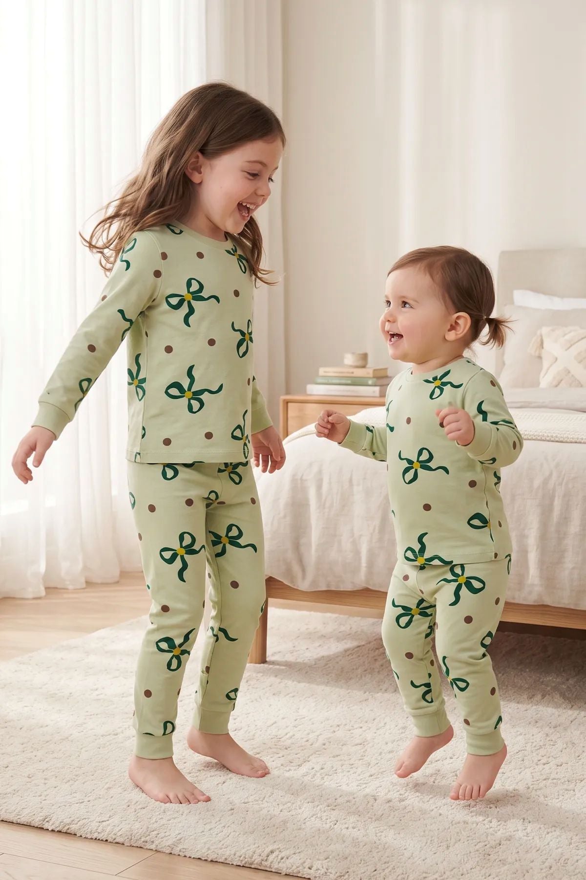 Kız Çocuk Fiyonk ve Puantiye Desenli Uzun Kollu Pijama Takımı
