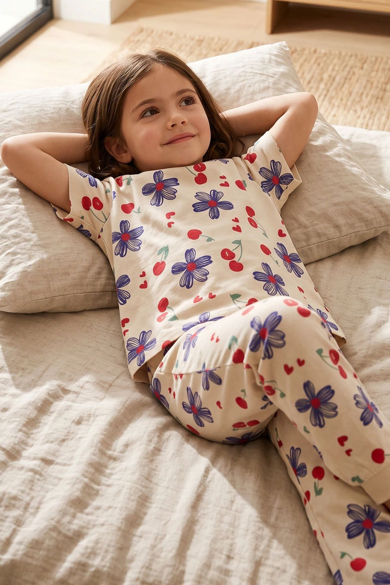 Kız Çocuk Lacivert Çiçek ve Kiraz Desenli Kısa Kollu Beyaz Renk Pijama Takımı