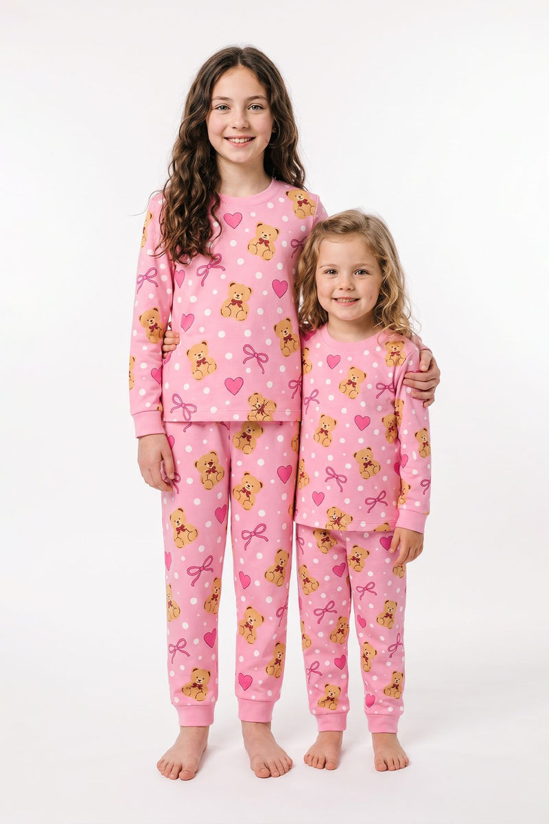 Kız Çocuk Sevimli Ayıcık, Kalp ve Fiyonk Desenli Pembe Uzun Kollu Pijama Takımı