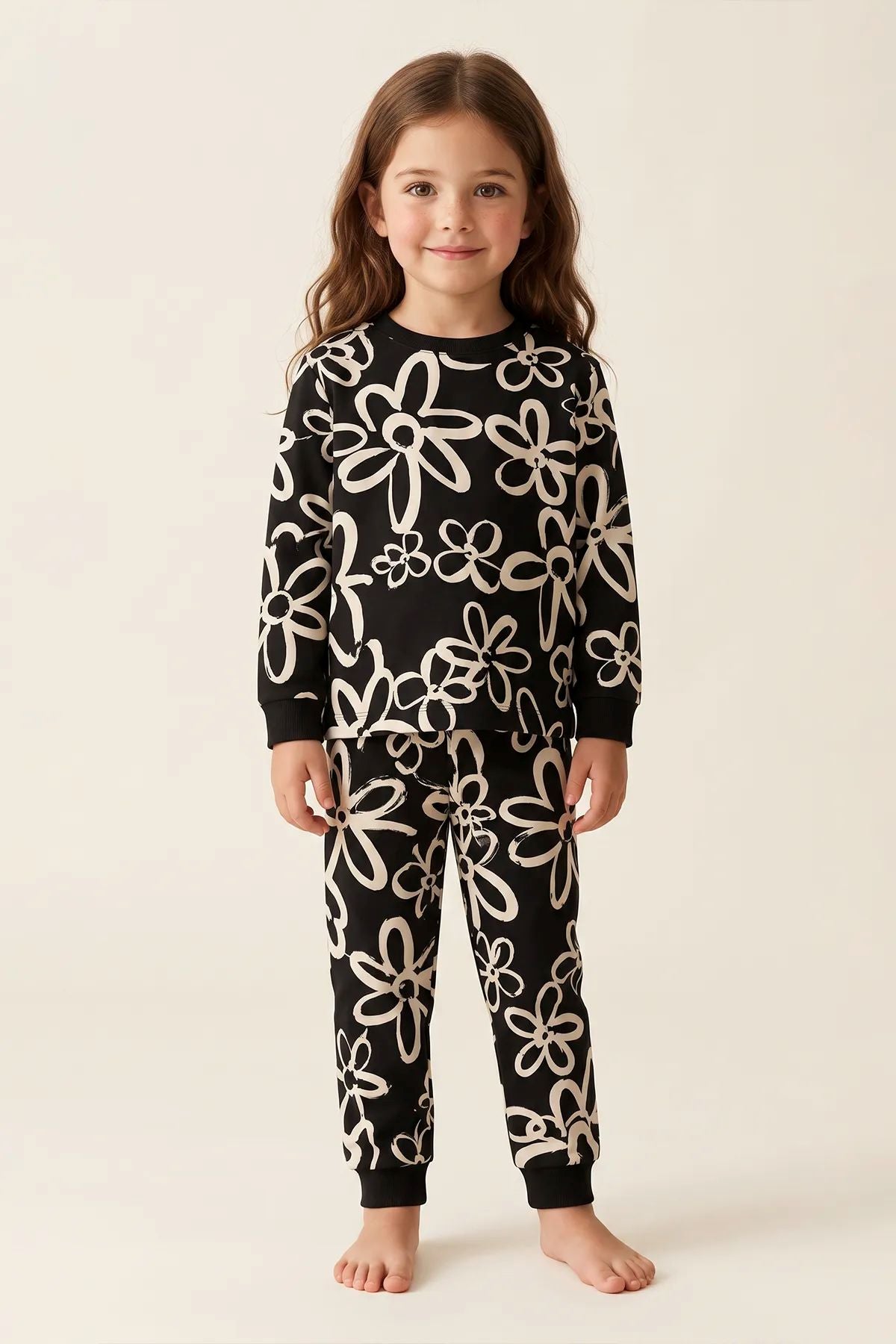 Kız Çocuk Siyah Beyaz Büyük Papatya Desenli Uzun Kollu Pijama Takımı
