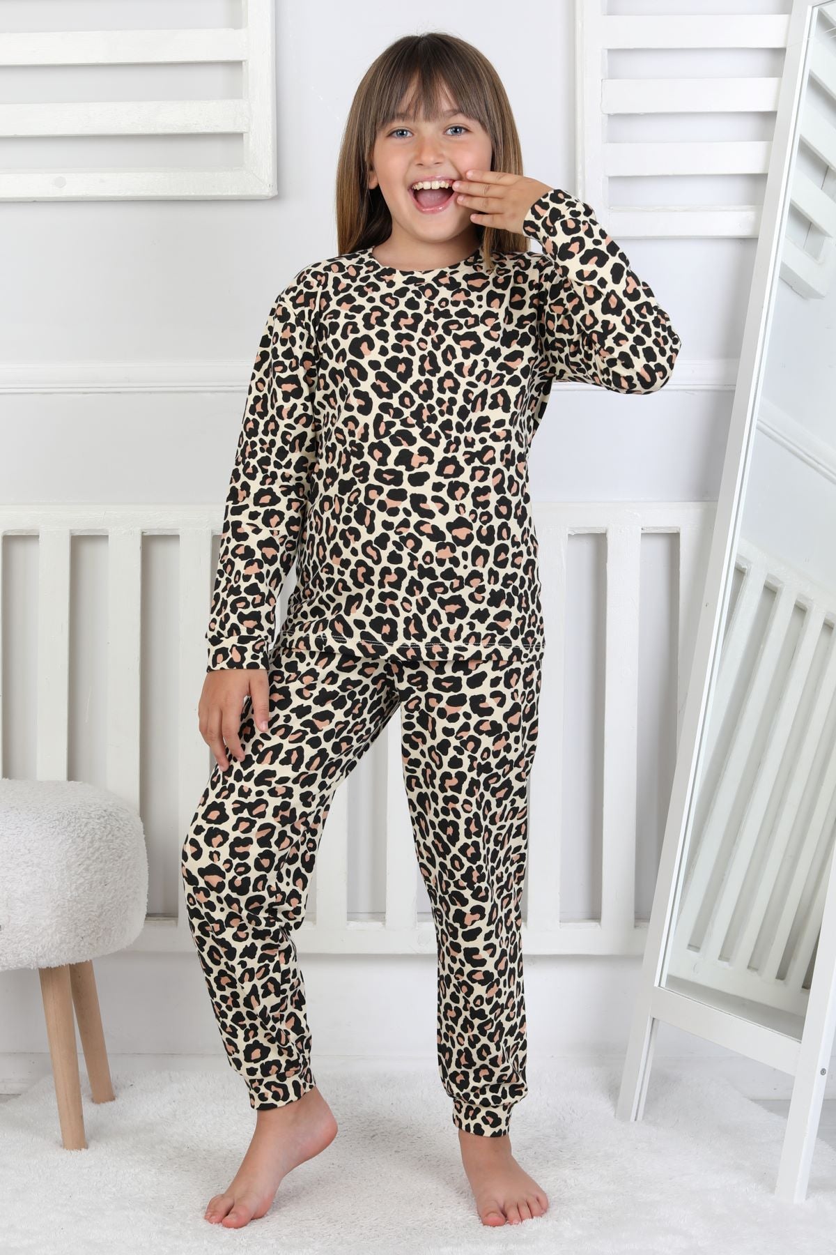 Minik Uyku Avcısı - Vahşi Rahatlık Serisi Leopar Desenli Kız Çocuk Pijama Takımı
