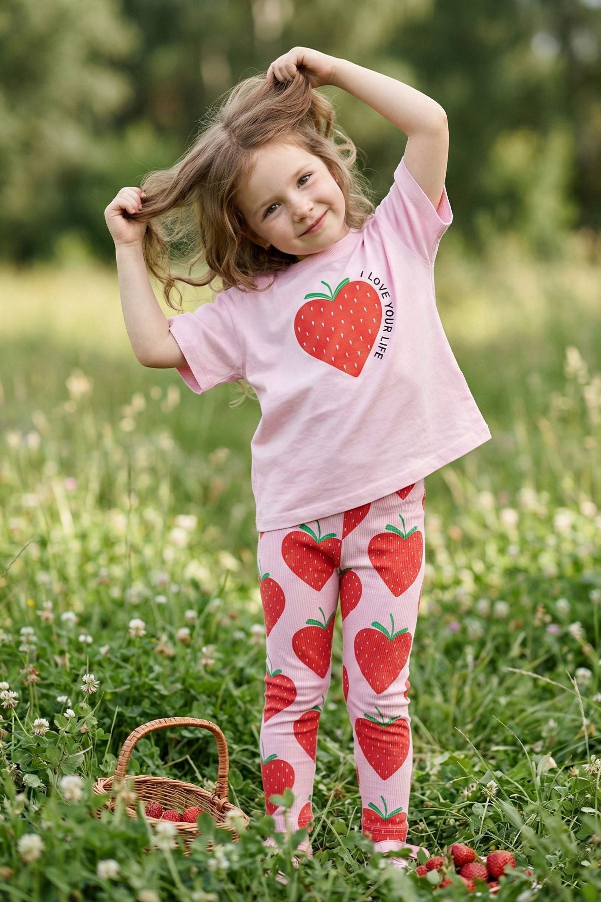 Strawberry Love Baskılı Kız Çocuk Tayt Takım – Pembe Çilek Desenli