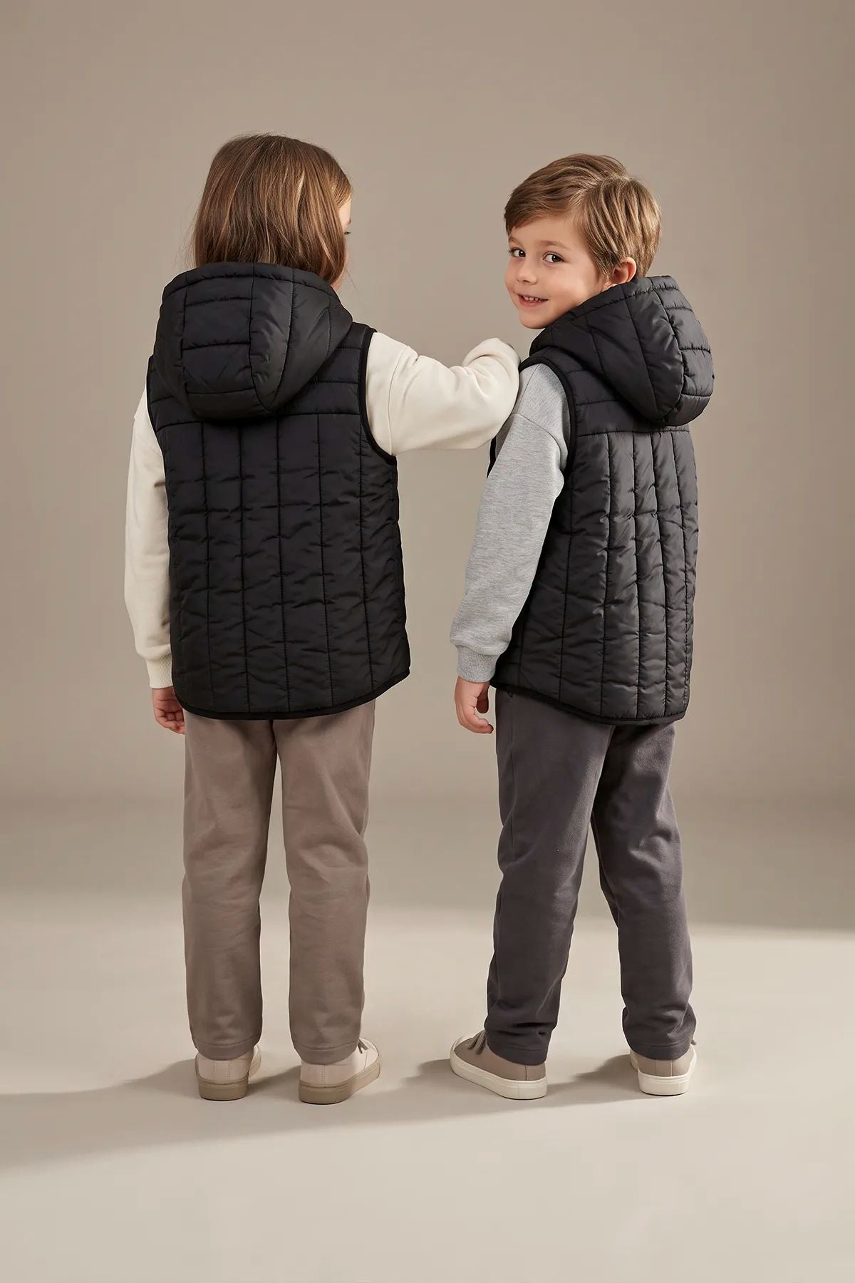 Unisex Kapüşonlu Siyah Renk Şişme Çocuk Yelek