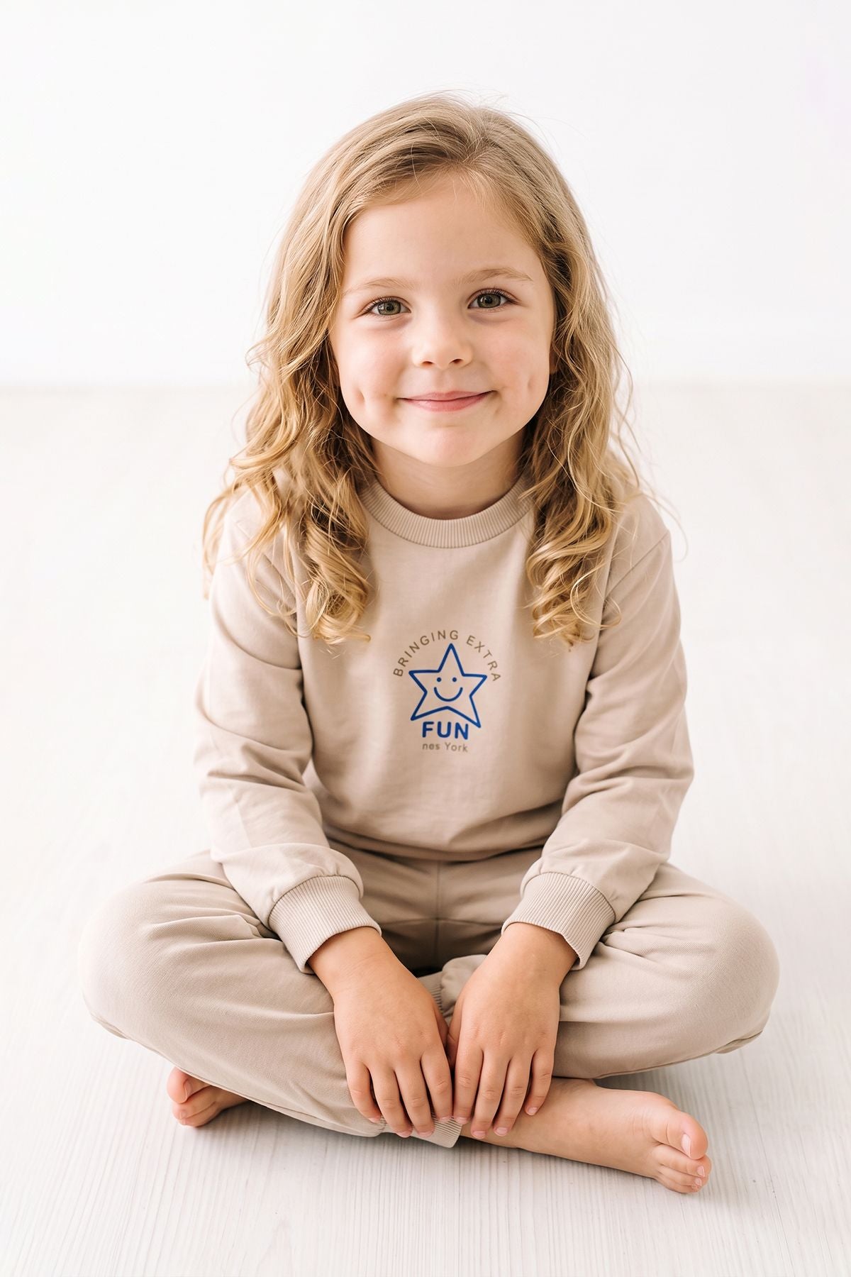 Uzun Kollu Bej Renk Yıldız Baskılı Unisex Çocuk Pijama Takımı
